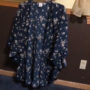 Hip length kimono style shirt